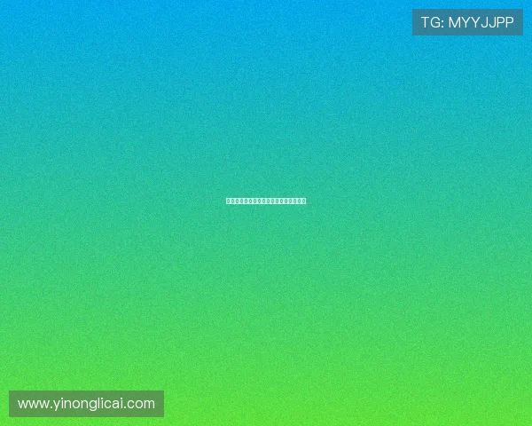 欧冠足球宝贝图集:赛场外的亮丽风景线